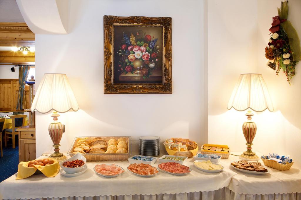 أرابّا Hotel Garni Laura المظهر الخارجي الصورة